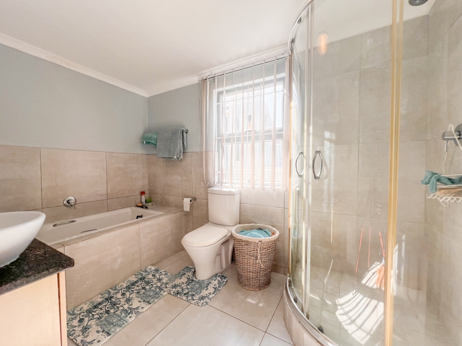3 Bedroom Property for Sale in Villa Diamante Western Cape